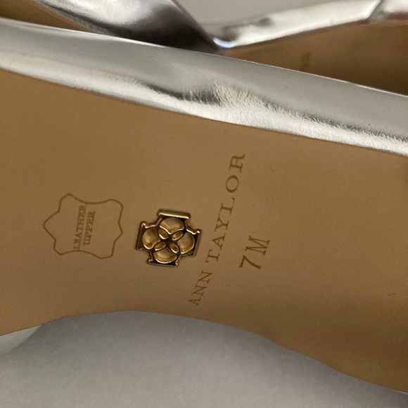 Silver Heels, (about 2.5”)👠, size-7, Leather, - Picture 7 of 11